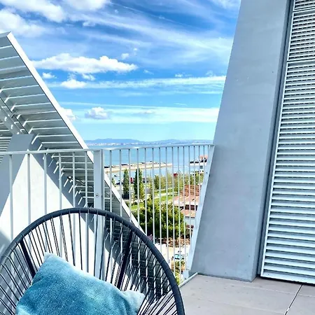 Penthouse With Stunning River Views Apartment *