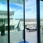 Penthouse With Stunning River Views Апартаменты